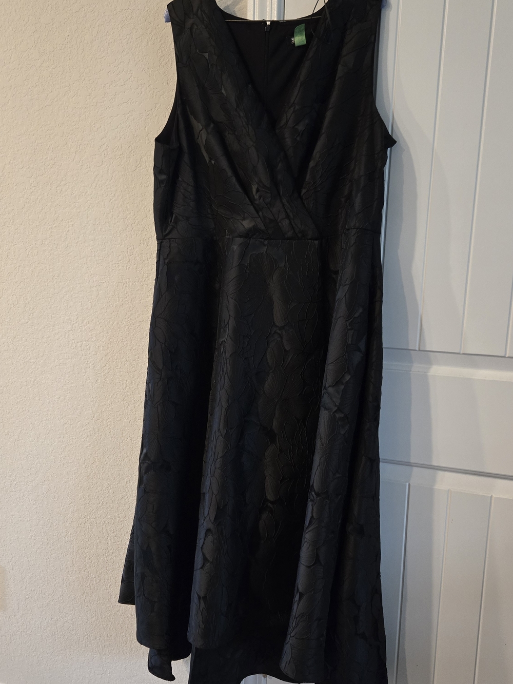 Elegant Black Sleeveless, High Low V-Neck Dress With Pockets